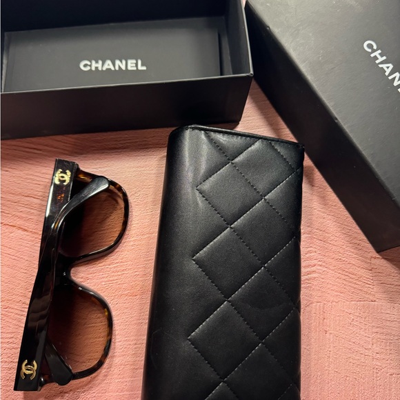 Chanel sunglasses - Picture 2 of 9